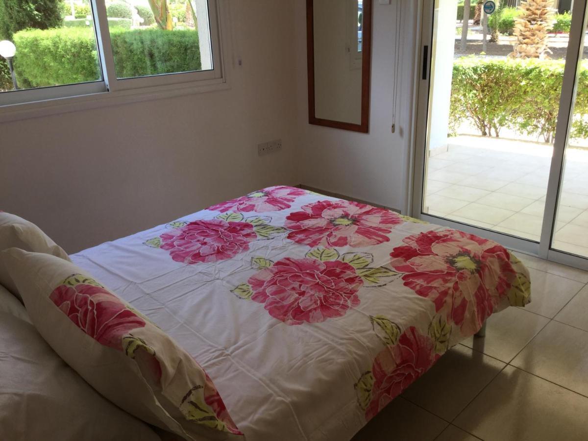 Poolside 2 Bedroom Apt, Paphos Riviera, Universal Area Exterior photo