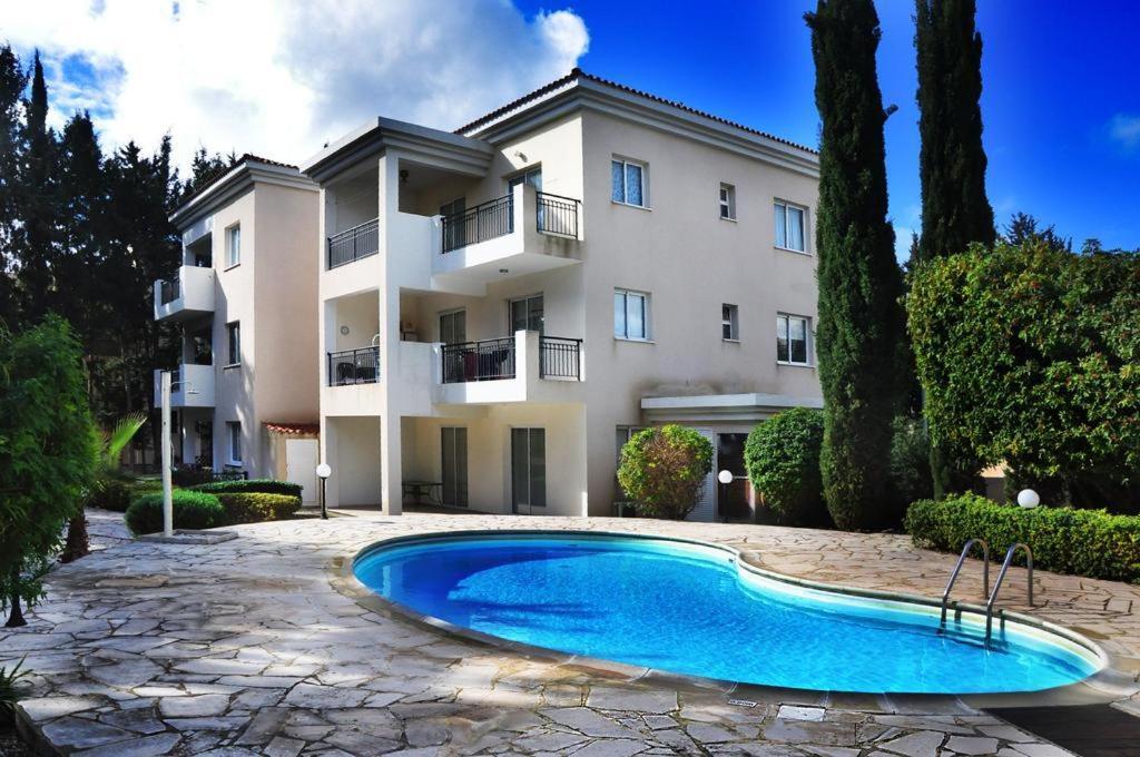 Poolside 2 Bedroom Apt, Paphos Riviera, Universal Area Exterior photo